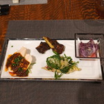 レンゲ - 前菜盛合わせ　（四川風 よだれ鶏、クラゲ、素鶏、ラーパーサイと聖護院大根のピクルス）