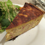 ラ ポルトルージュ - バター風味が美味なキッシュロレーヌ。