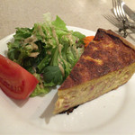 【前菜 キッシュロレーヌ フランス風オムレツ】手の込んだランチコースの前菜。ボリュームも文句無し！