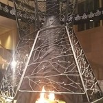 定山溪鶴雅リゾートスパ森の謌 - 大きな暖炉