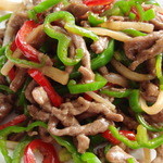 金龍 - 牛肉のチンジャオロース￥750※強火でシャキシャキ感を残してます。