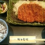 Katsubee - ジャンボロースカツ定食(税込み1684円)
