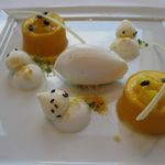 ラ・フェット ひらまつ - パッションフルーツとマンゴーのムーステリーヌ 、ココナッツミルクアイスのアップ(2015.10)