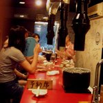 たるたるホルモン - 女性が多いカウンター席