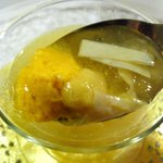 コムシコムサ - ウニ・湯葉・コンソメのジュレと人参のムース