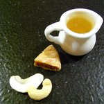 コムシコムサ - チーズの盛り合わせ・蜂蜜とナッツ