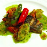 コムシコムサ - イサキのポアレ・シュガートマトとバジルのソース