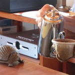 息を飲むように見守ります