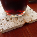 喫茶 ノラネコ - コースターも大谷石ですが、オツレサマに教えていただきました（＾＾