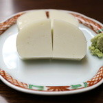 浜町藪そば - 分厚く切られた蒲鉾に、生山葵が付く