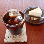 喫茶 ノラネコ - インドネシア（アイス）とチーズケーキ