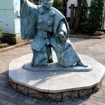 浜町藪そば - 店舗近くに「弁慶像」が…明治座も近い