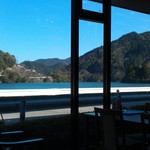 Shakujou Kosuisou Resutoran Kosui - H27/3レストラン窓からの、芸濃ダム湖畔