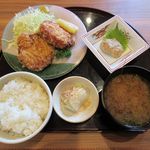 海鮮居酒屋 山傳丸 - 地魚のメンチ定食(2016/01/14撮影)