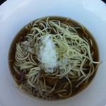 煮干乱舞 - 中華そば 500円　ver. 2.2(片口鰯・平子・するめいか・昆布)　動物系ゼロ、ノンオイルと思えない厚みのある美味しさ。イカ臭さはありません。