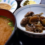 Yasu - 限りなく怪しい味噌汁と、煮詰まった砂肝煮。