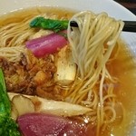 らーめん 稲荷屋 - 蕎麦のような細麺も秀逸！