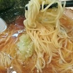 らーめん 稲荷屋 - 細麺がよく似合う…