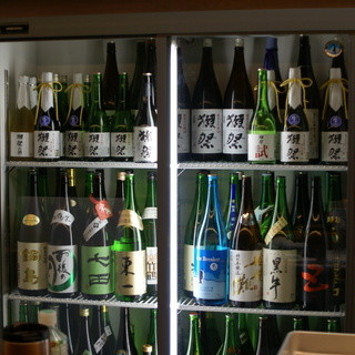 We offer delicious sake that goes well with the dishes.