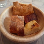 パン（奥に見えるのがシュッテルブロット）