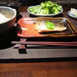 なっぱjuicy - 玄米と煮魚（さば）とおばんざい定食です