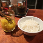 支那麺 はしご 本店 - 無料のご飯・たくあん