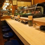 すし富 - 店内（カウンター席）