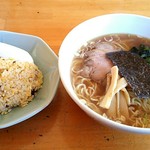 はくうん - ラーメンと半炒飯のセット 720円