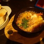 エビと鮮魚のアヒージョ