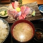 梅月 - (ランチ)日替り御膳(鮪、鰤、鯵刺身)