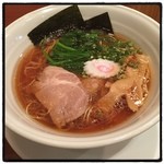 R&B - chuka。中華そば。
            鶏のスープに醤油、細麺。
            なんというかインスタント的な風味。美味いけど。
            R