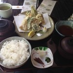 滋養料理 山法師 - 山菜の天ぷら