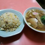 半チャーハン、ラーメン　￥７００