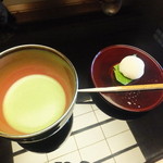 旅亭半水廬 - お抹茶と栗の大福。
