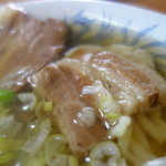 赤れんが - 角煮は三枚（案外厚い）