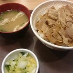 すき家 - 豚丼おしんこセット大盛600円(2016/01)