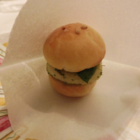 モナリザ 丸の内店 - 一口サイズのミニハンバーガー