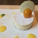 カーサ・デル・チーボ - ホワイトチョコ と ゆずのムース 金柑のコンポート添え