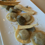 カーサ・デル・チーボ - 鴨とポルチーニのラビオリ 牛蒡のコンフィと長葱