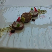 モダンフレンチ 「コラージュ」 コンラッド東京 - 『熟成きじのブレッセいちごとピスタチオの饗宴』４種のSauceが秀逸
