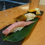 Sushi Ando Ba Kirin - 本マグロ大トロ、白ボタンエビ、うに軍艦