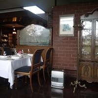 現代仏蘭西料理 朔詩舎 - 落ち着いた店内
