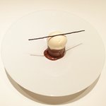 アビス - ランチコース 5100円 のシガールチョコレートのムース 金柑のコンポート、バニラアイス、チョコスティック添え