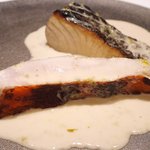 アビス - ランチコース 5100円 の静岡県下田金目鯛、山口県萩サワラの山口県柑橘だいだい、クリーム、薬草ベルモットのソース掛け