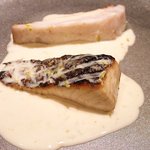 アビス - ランチコース 5100円 の静岡県下田金目鯛、山口県萩サワラの山口県柑橘だいだい、クリーム、薬草ベルモットのソース掛け