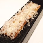 アビス - ランチコース 5100円 のトーストしたパン ニンニクとジャガイモのアイオリソース、パルメザンチーズ