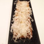 アビス - ランチコース 5100円 のトーストしたパン ニンニクとジャガイモのアイオリソース、パルメザンチーズ