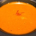 アビス - ランチコース 5100円 のスープ・ド・ポワソン カサゴや鯛など7種類、オマール海老、スパイス、オレンジ