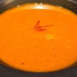 アビス - ランチコース 5100円 のスープ・ド・ポワソン カサゴや鯛など7種類、オマール海老、スパイス、オレンジ