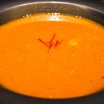 アビス - ランチコース 5100円 のスープ・ド・ポワソン カサゴや鯛など7種類、オマール海老、スパイス、オレンジ